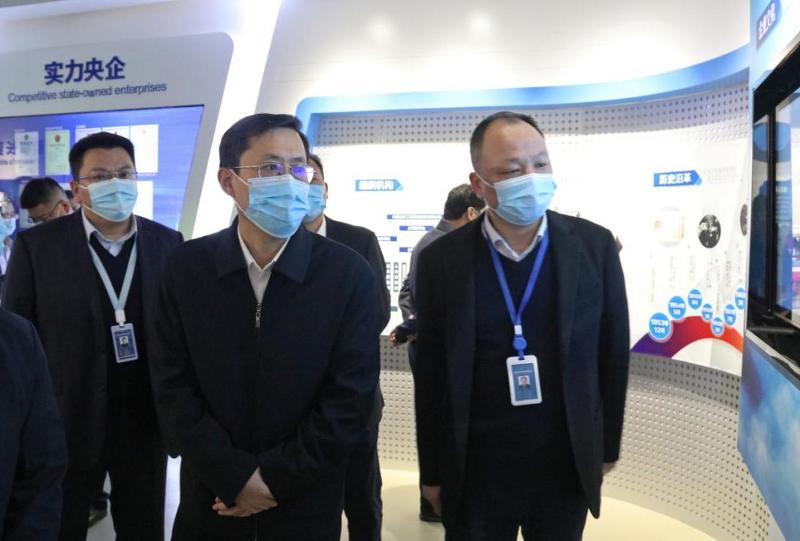 2021年12月，時任岳陽市市委書記、市人大常委會主任王一鷗到公司調(diào)研指導(dǎo)工作