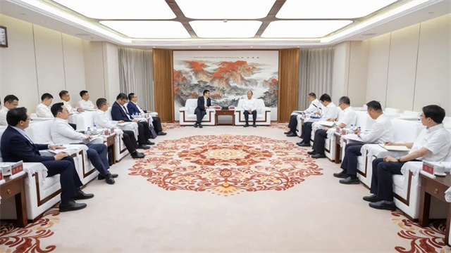 莫鼎革會見上海電氣集團黨委書記、董事長吳磊